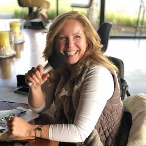 Lara, Podcaster, author, communication expert!